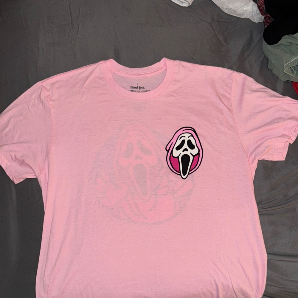 Gildan Pink T-Shirt with Scream Graphic